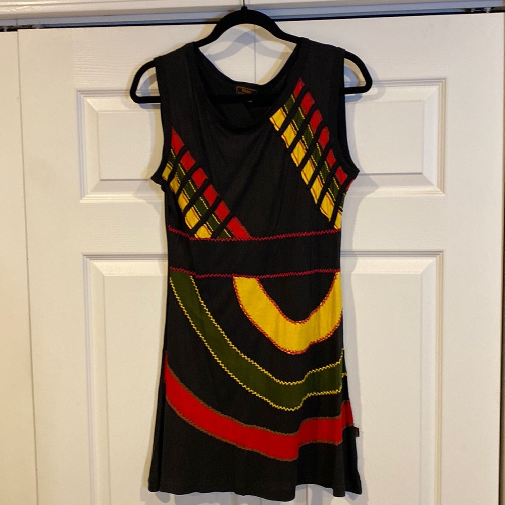 Sleeveless 100% cotton scoop neck short dress with bright stitching detail